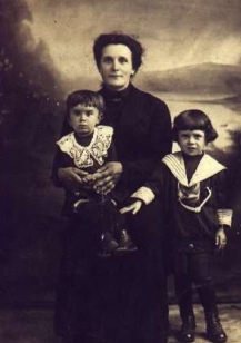 1908 nonna Ortensia Leis - Ester (4 anni) e Maria (2 anni)